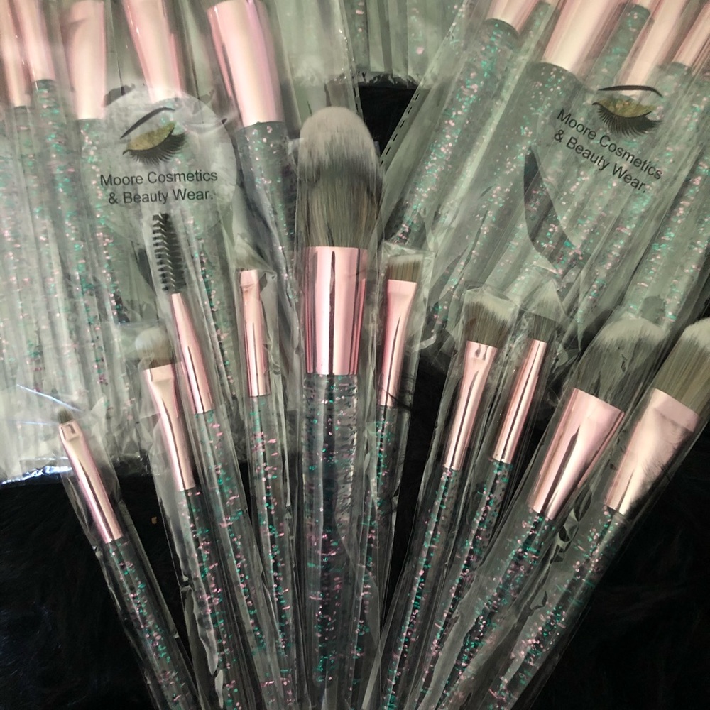 Cosmetic Make-up Brushes.